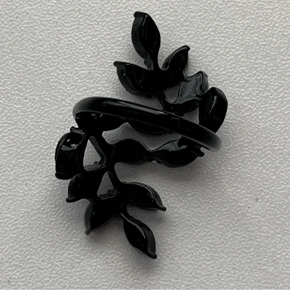 Women’s Black Double Ivy Leaf Ring Size 8